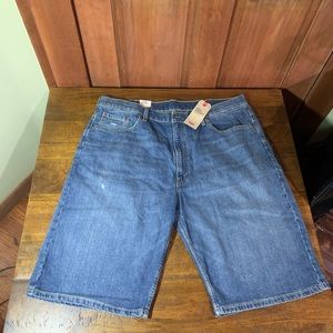 Levi’s 569 Loose Straight shorts mens. Size 40. New with tags.